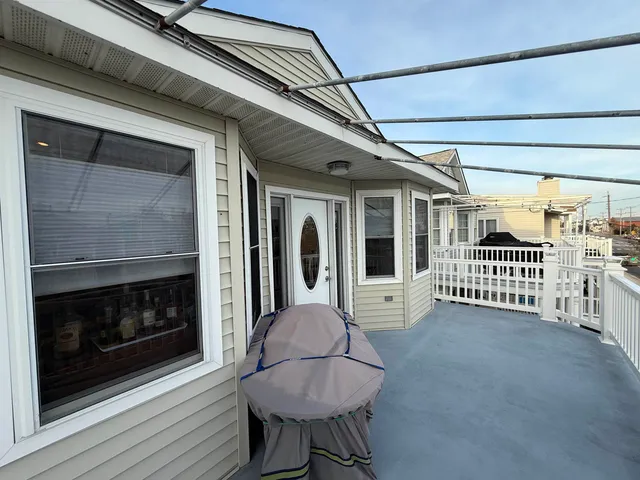 a view of a livingroom with wooden floor and entrance