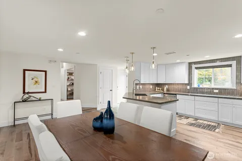 $995,000 | 745 Bellevue Avenue East, Unit 401, Seattle, WA 98102