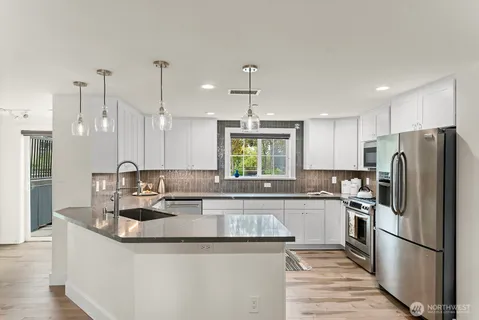 $995,000 | 745 Bellevue Avenue East, Unit 401, Seattle, WA 98102