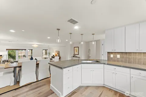 $995,000 | 745 Bellevue Avenue East, Unit 401, Seattle, WA 98102