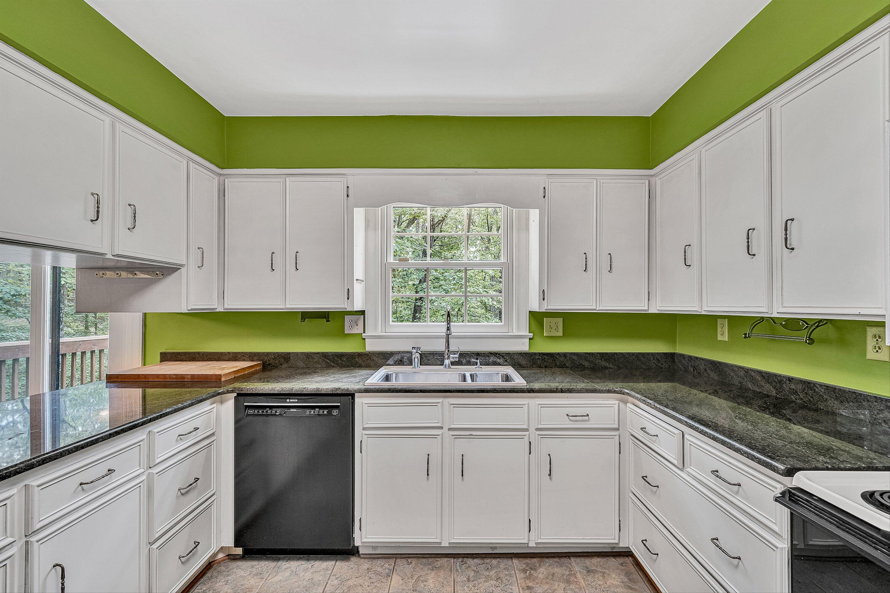 5206 Falcon Ridge Road Roanoke, VA 24018 - Photo 12 of 38 12-VM-06801