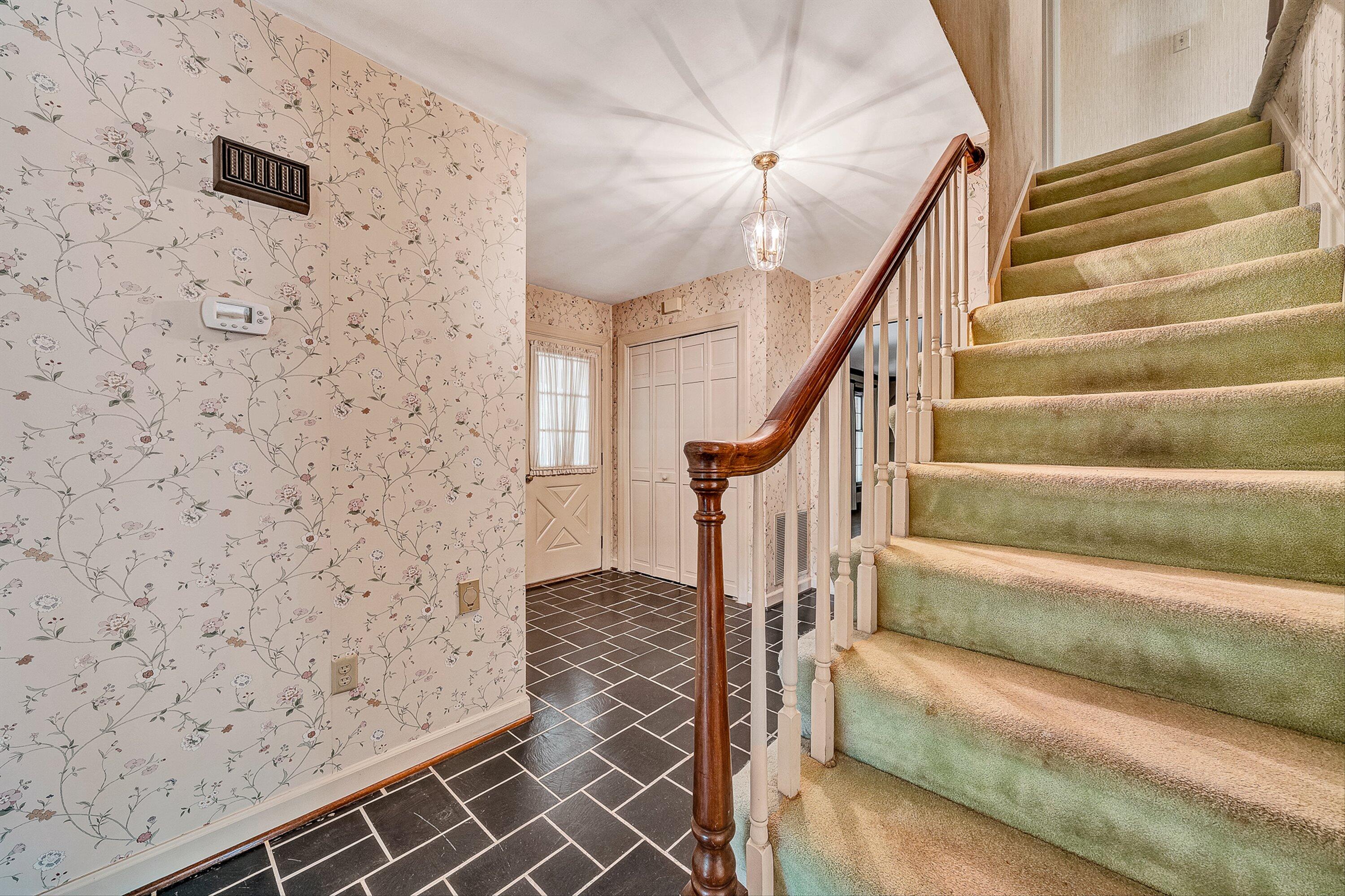 5206 Falcon Ridge Road Roanoke, VA 24018 - Photo 4 of 38 04-VM-06774