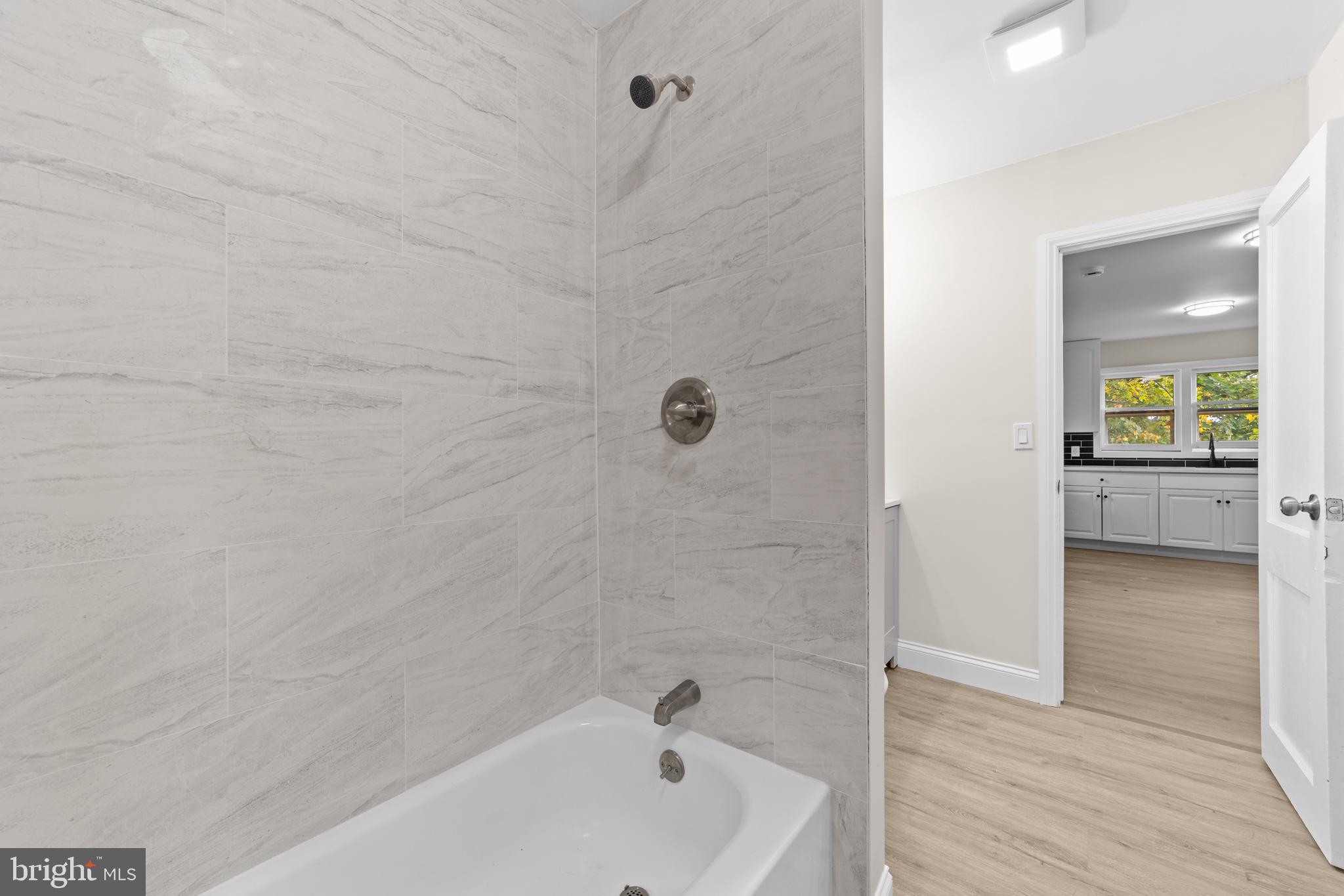 280 Qtn Marlboro Road Salem, NJ 08079 - Photo 24 of 37 a bathroom with a bathtub