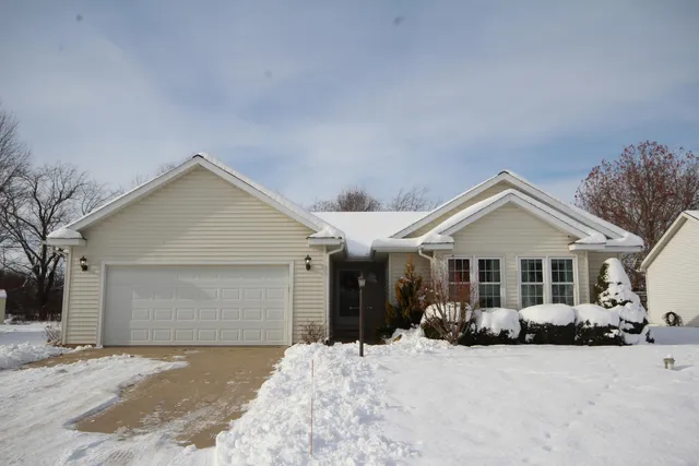 $324,900 | 13330 Park W Boulevard, Vicksburg, MI 49097