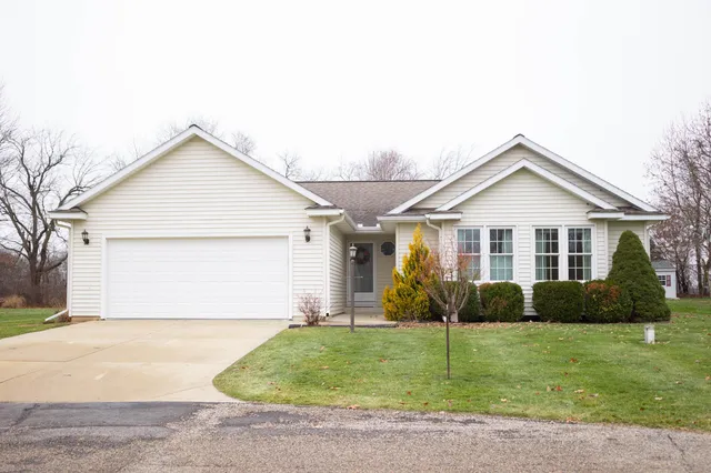 $324,900 | 13330 Park W Boulevard, Vicksburg, MI 49097