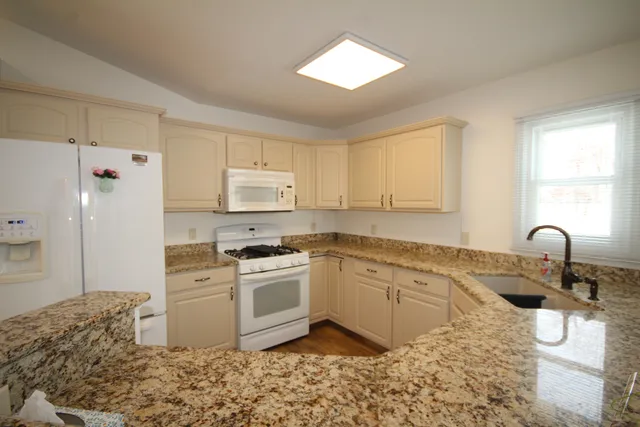 $324,900 | 13330 Park W Boulevard, Vicksburg, MI 49097