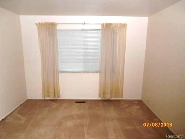 29662 Hoover Road, Unit 121 Warren, MI 48093 - Photo 4 of 5 FIRST BEDROOM