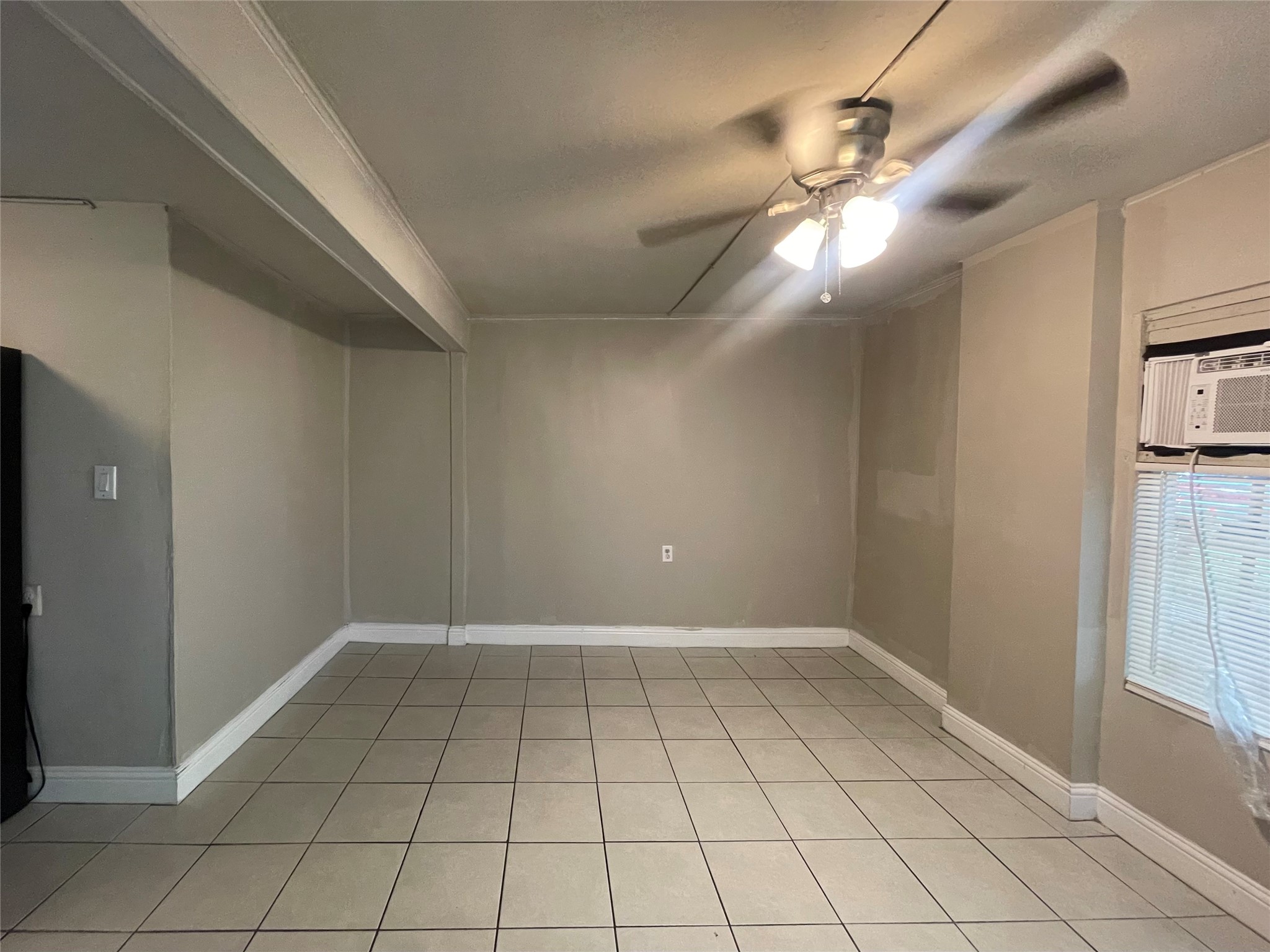 311 Randall Street, Unit 1 Pasadena, TX 77506 - Photo 5 of 11 Living Room - 2nd Angle