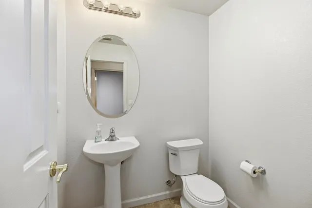 an empty room with windows and ceiling fan