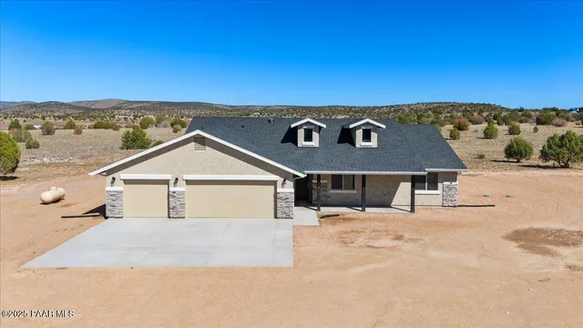 $605,000 | 1220 East Cougar Ridge Road, Paulden, AZ 86334