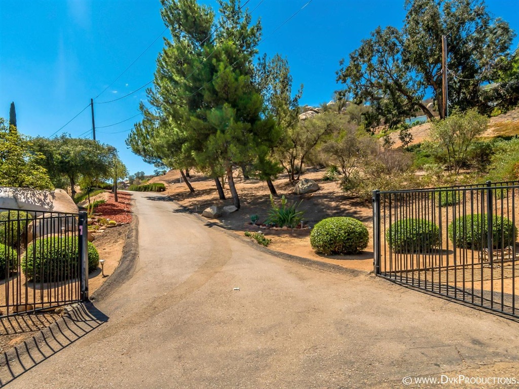 970 Old Mountain View Road El Cajon, CA 92021 - Photo 3 of 25