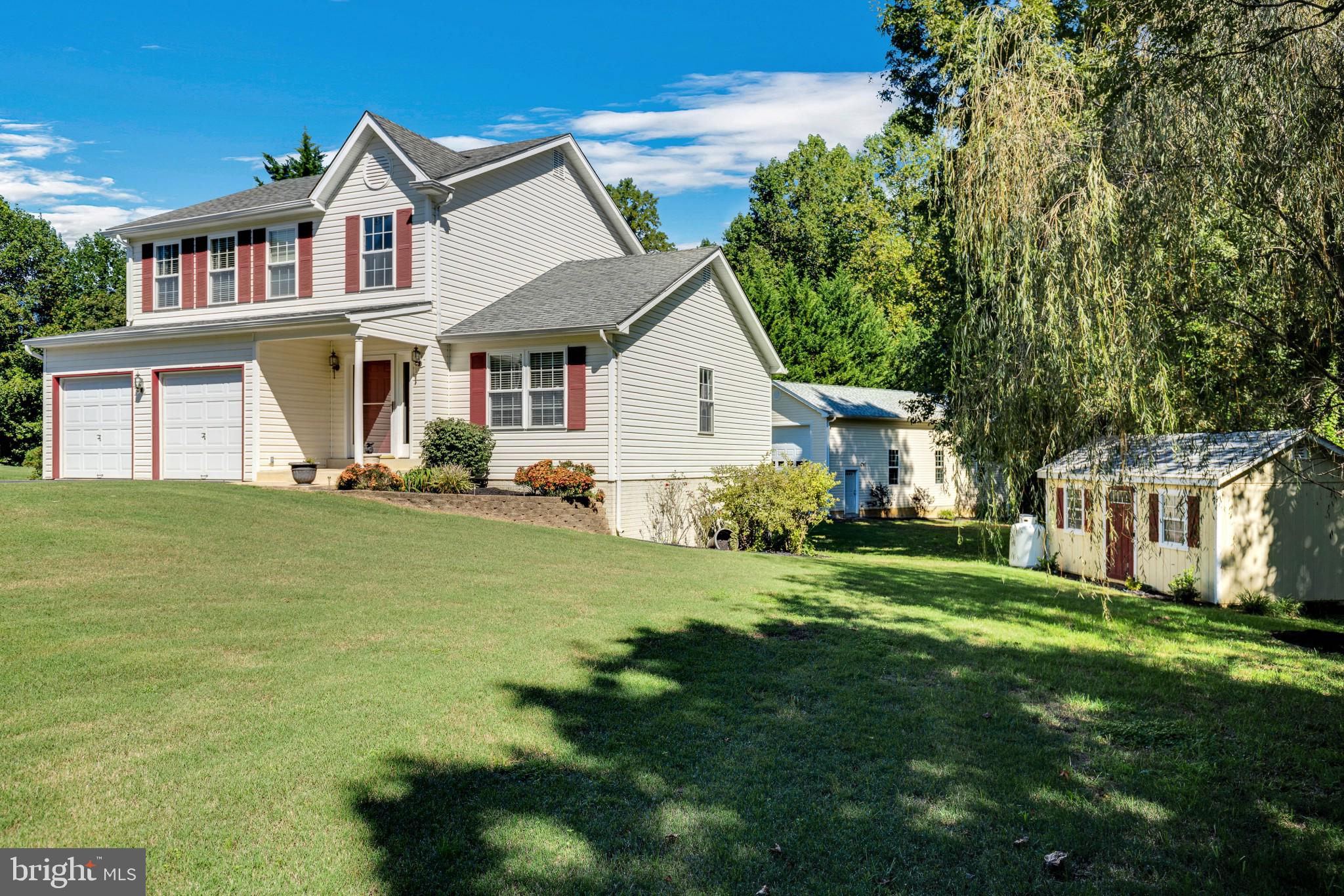 3BR/2.5BA Colonial w/2 Garages on 1 Acre - NO HOA!