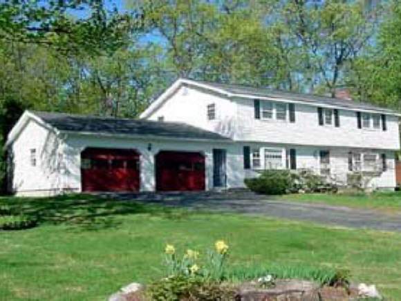 82 Wethersfield Road Nashua, NH 03062 - Photo 1 of 4