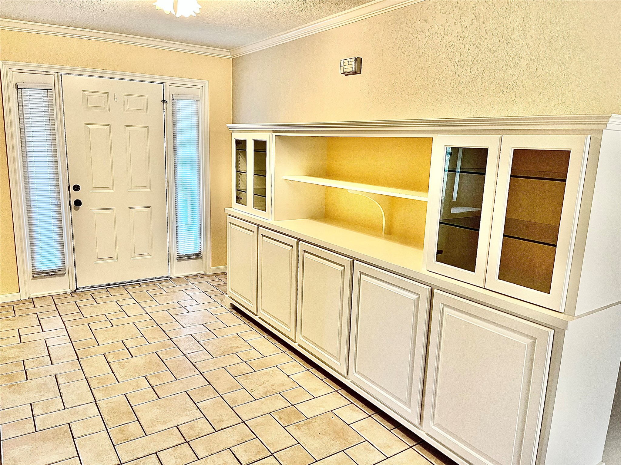 37243 FM 521 Road Bay City, TX 77414 - Photo 11 of 50 Large 15' X 8' entry foyer with nice built-in credenza.