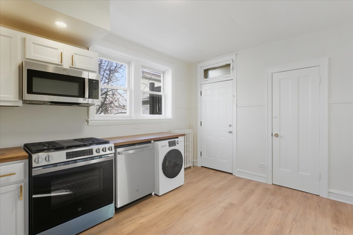 3214 North Linder Avenue, Unit 1 Chicago, IL 60641 - Photo 2 of 11