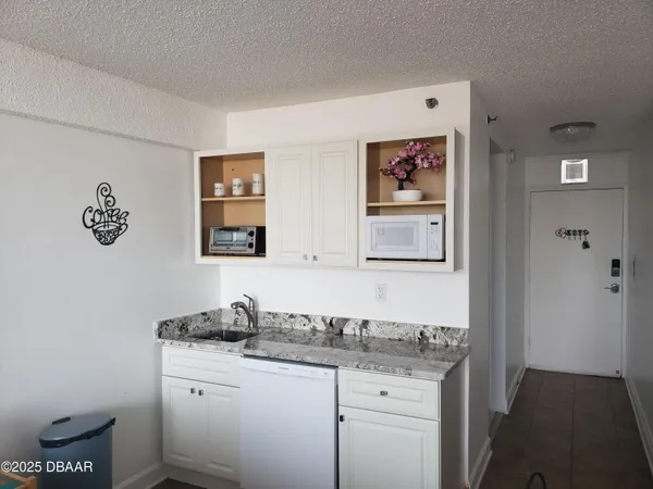 $1,799 | 800 North Atlantic Avenue, Unit 611, Daytona Beach, FL 32118