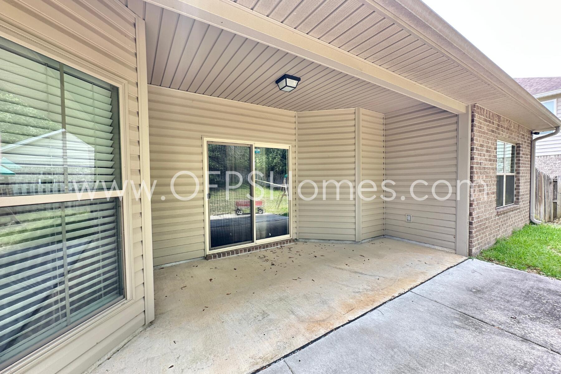 4542 Annabelle Lane Crestview, FL 32539 - Photo 33 of 35 a view of a porch with window