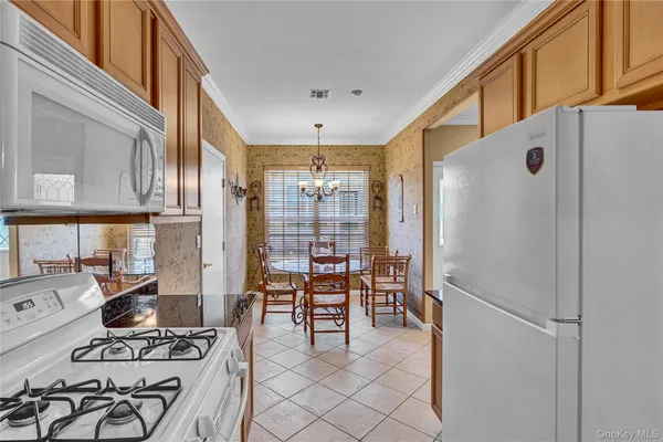 $679,000 | 85 Constantine Way, Mount Sinai, NY 11766