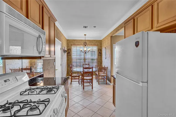 $679,000 | 85 Constantine Way, Mount Sinai, NY 11766