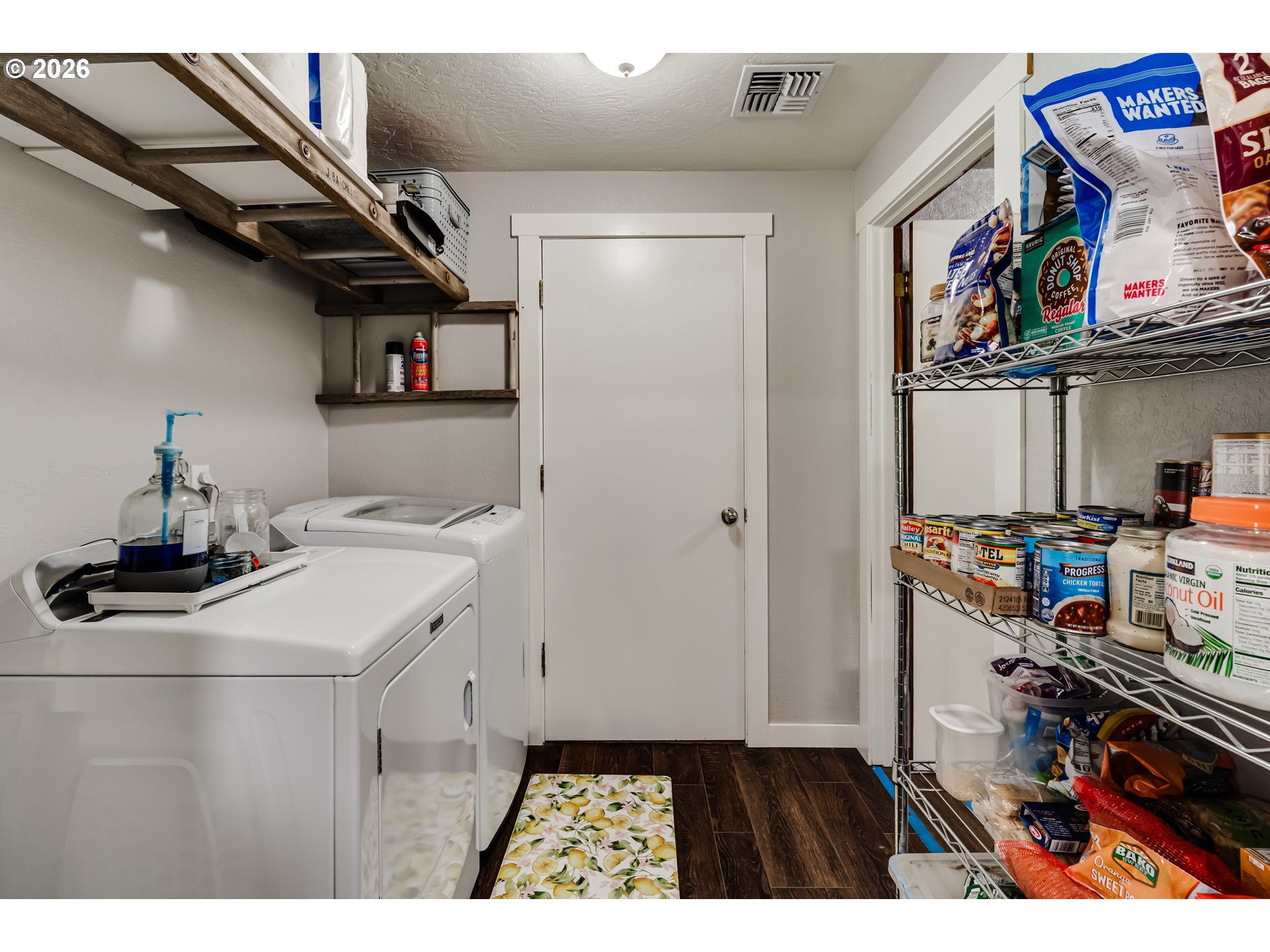 1088 Linda Lane Springfield, OR 97478 - Photo 26 of 43 a kitchen with a refrigerator and a stove