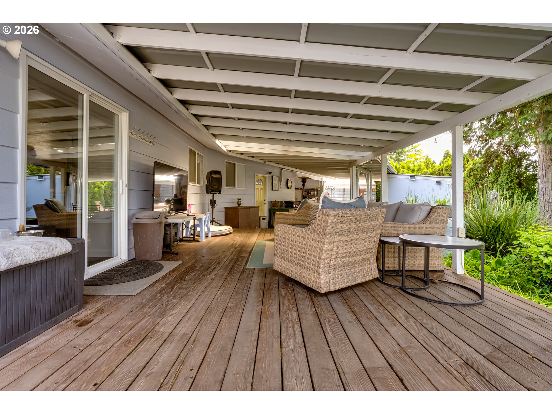 1088 Linda Lane Springfield, OR 97478 - Photo 28 of 43 a outdoor view with a sitting space