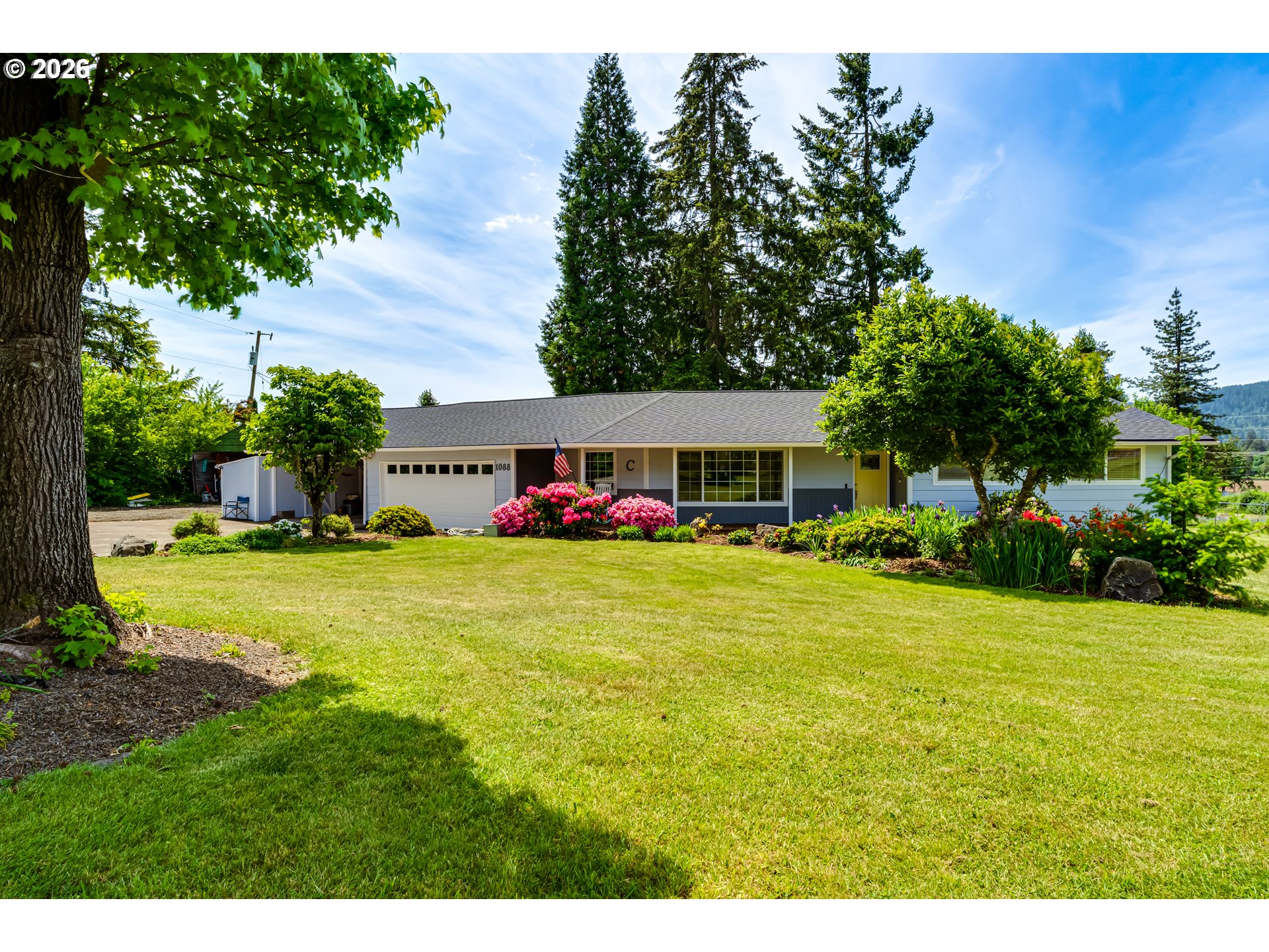 1088 Linda Lane Springfield, OR 97478 - Photo 3 of 43 a front view of a house with garden