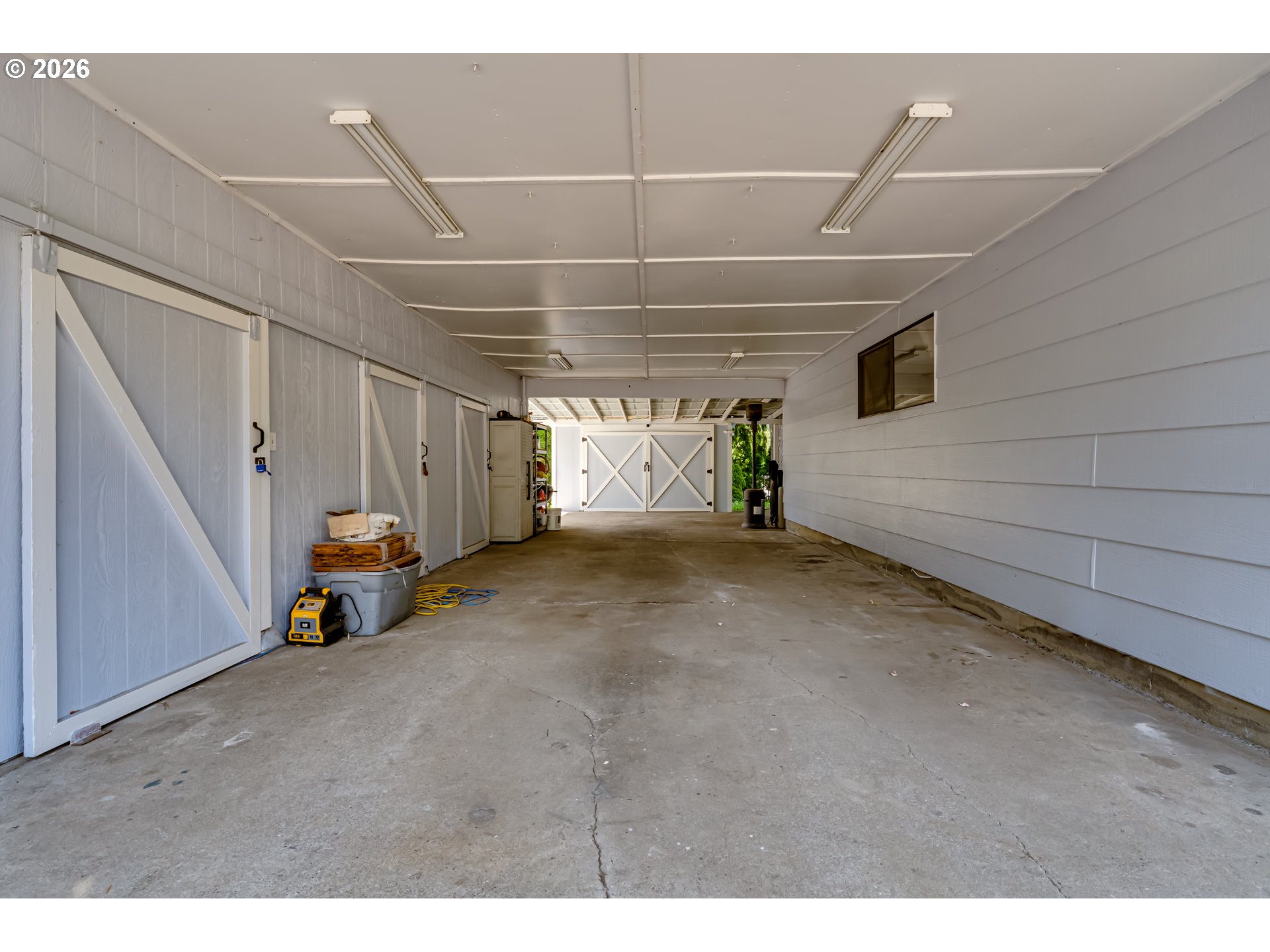 1088 Linda Lane Springfield, OR 97478 - Photo 34 of 43 a view of a garage