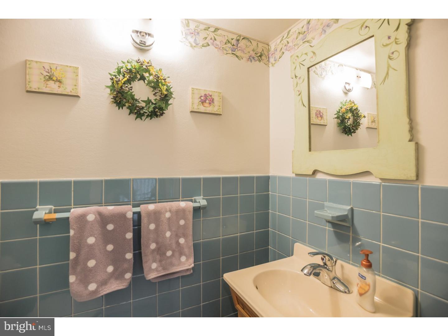 9745 Susan Road Philadelphia, PA 19115 - Photo 14 of 24 Half Bath