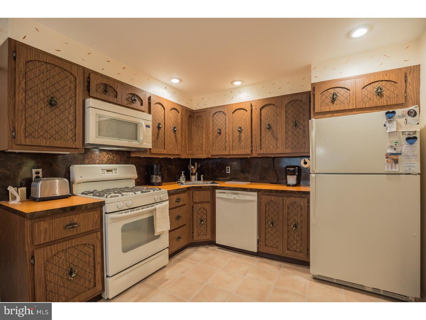 9745 Susan Road Philadelphia, PA 19115 - Photo 8 of 24 Kitchen