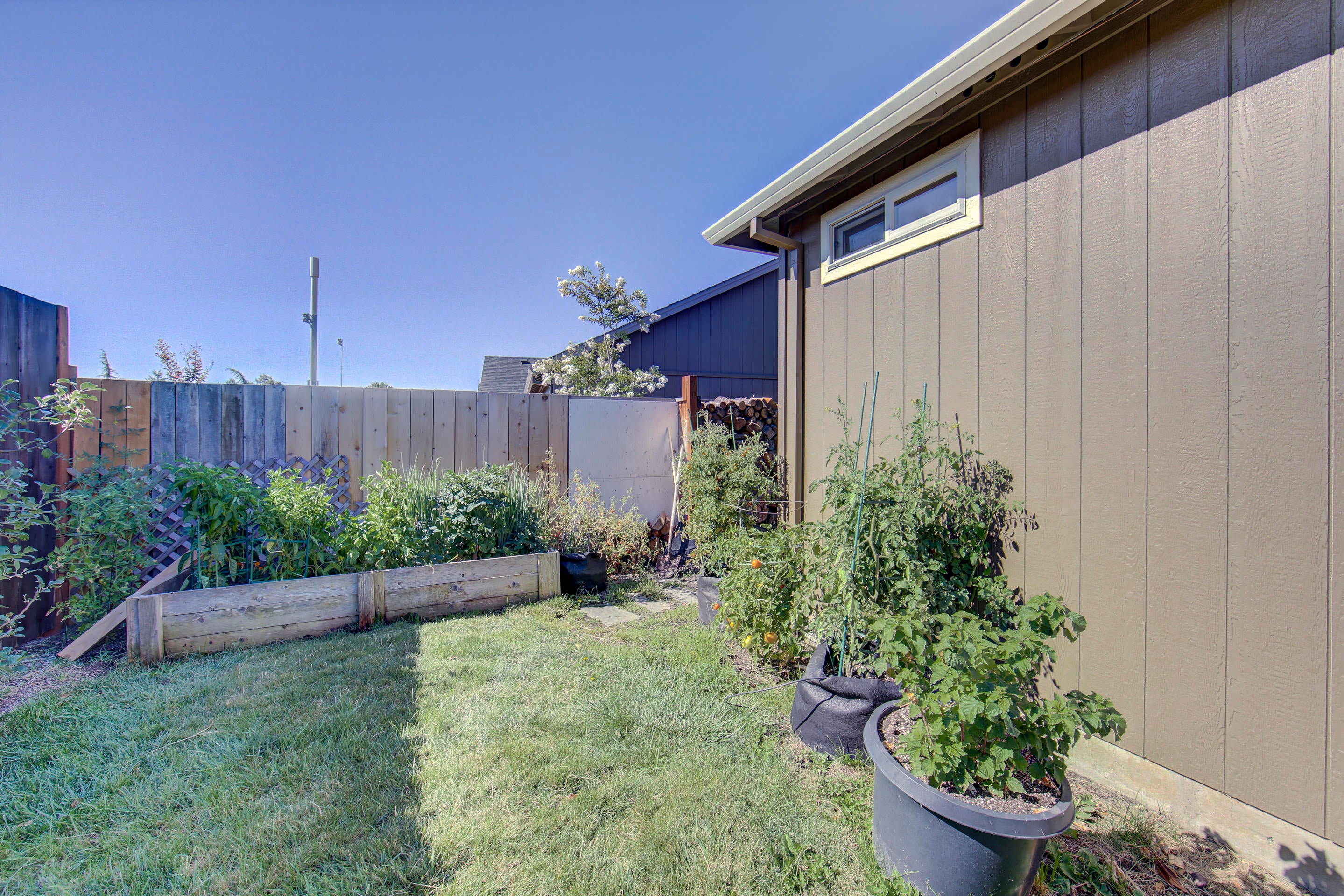 124 Dianne Way Eagle Point, OR 97524 - Photo 25 of 26 Raised Gardens