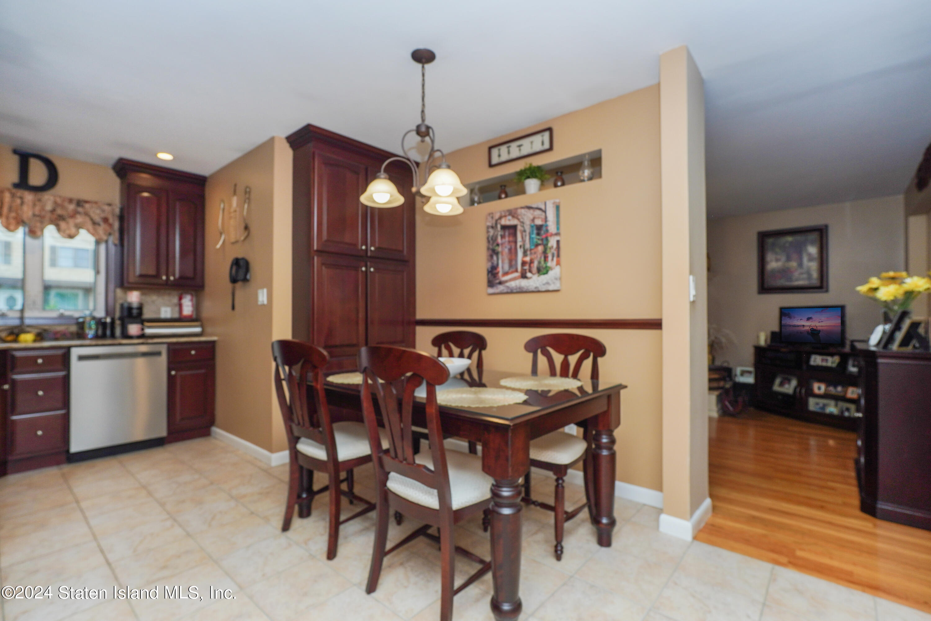 50 Ridgecrest Avenue Staten Island, NY 10312 - Photo 9 of 34 a view of a dining room with furniture
