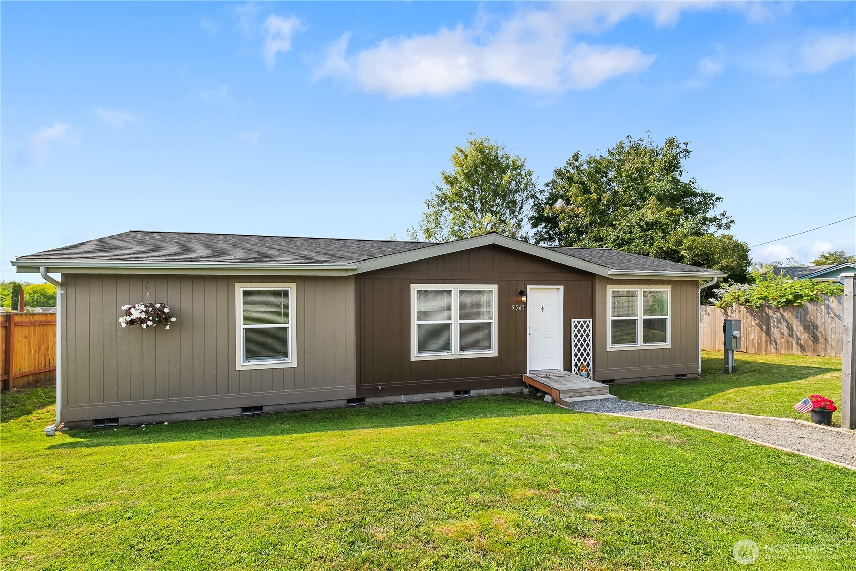 5565 Hillvue Road Blaine, WA 98230 - Photo 3 of 34