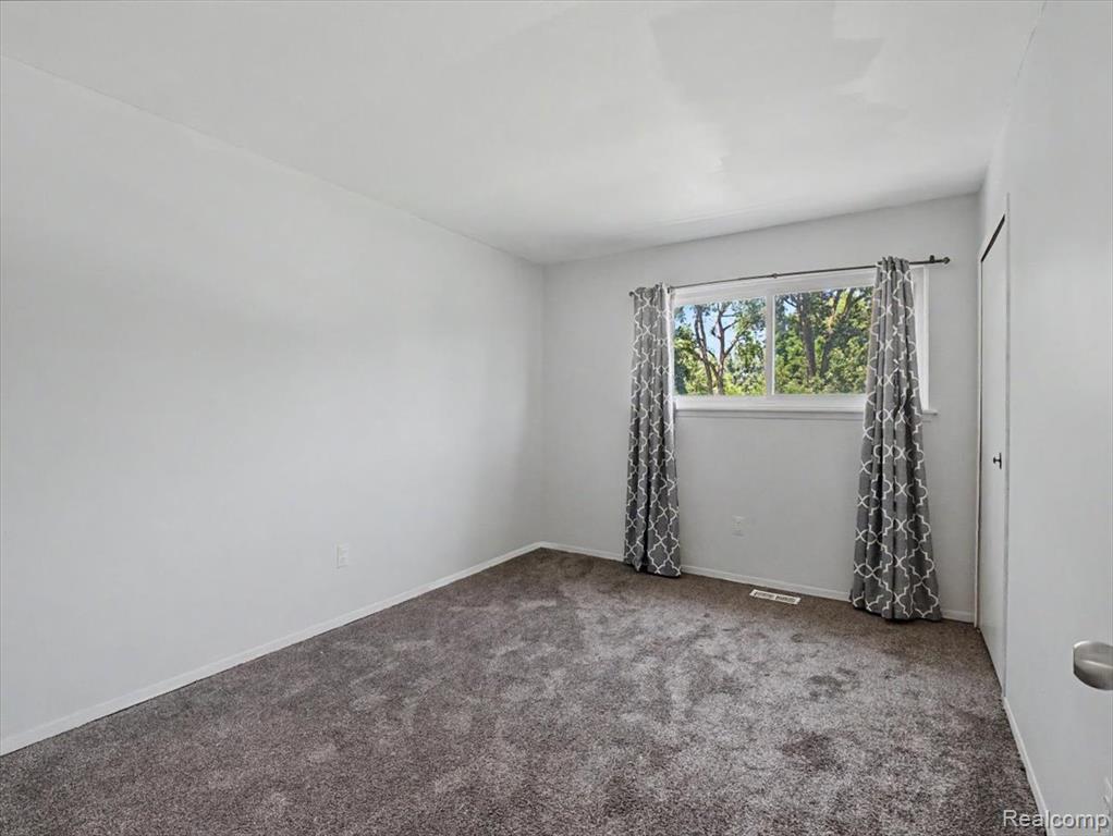 41957 Utica Road Sterling Heights, MI 48313 - Photo 33 of 43