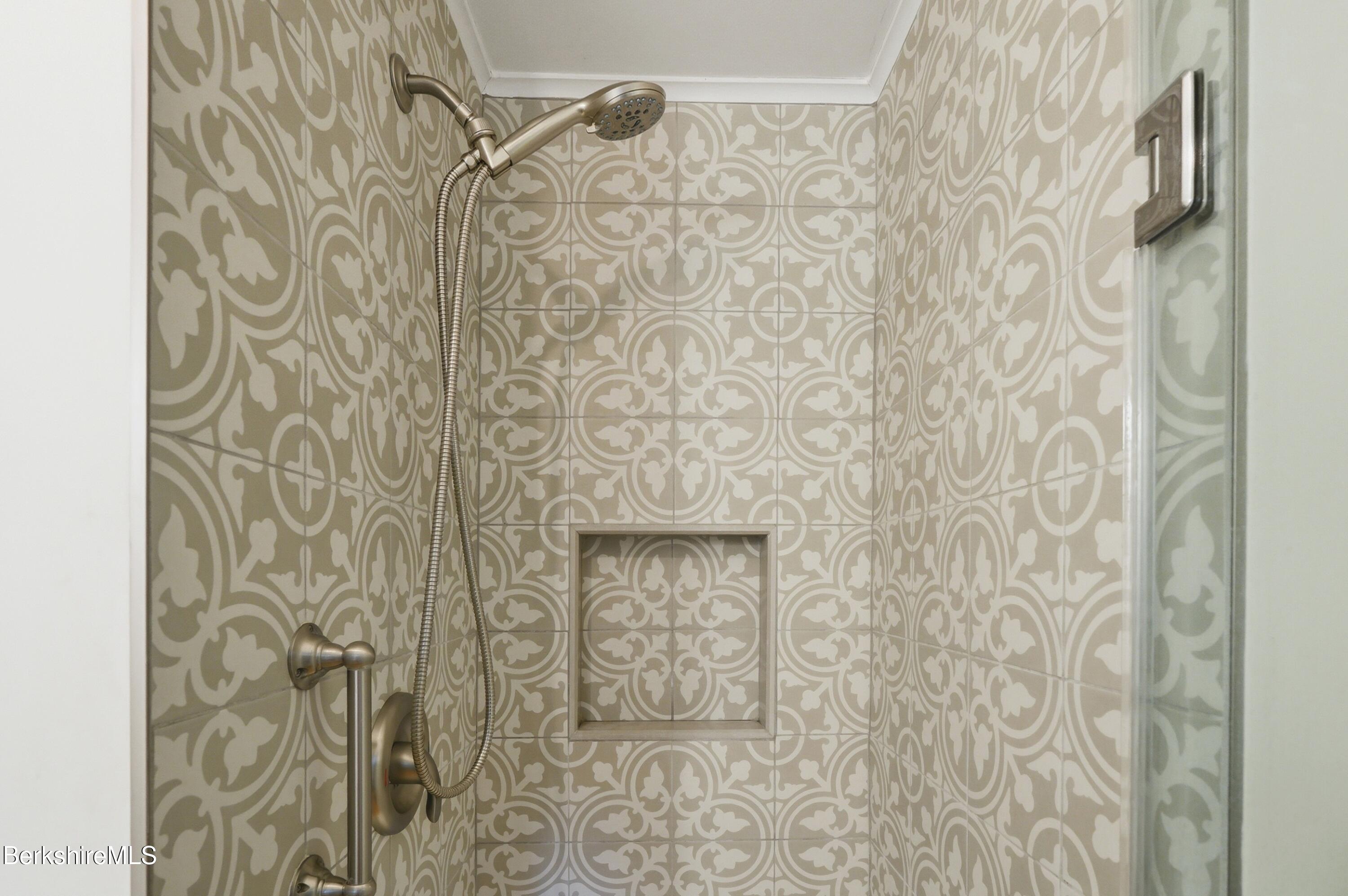 4 Stockbridge Road West Stockbridge, MA 01266 - Photo 48 of 103 1st Floor En-Suite