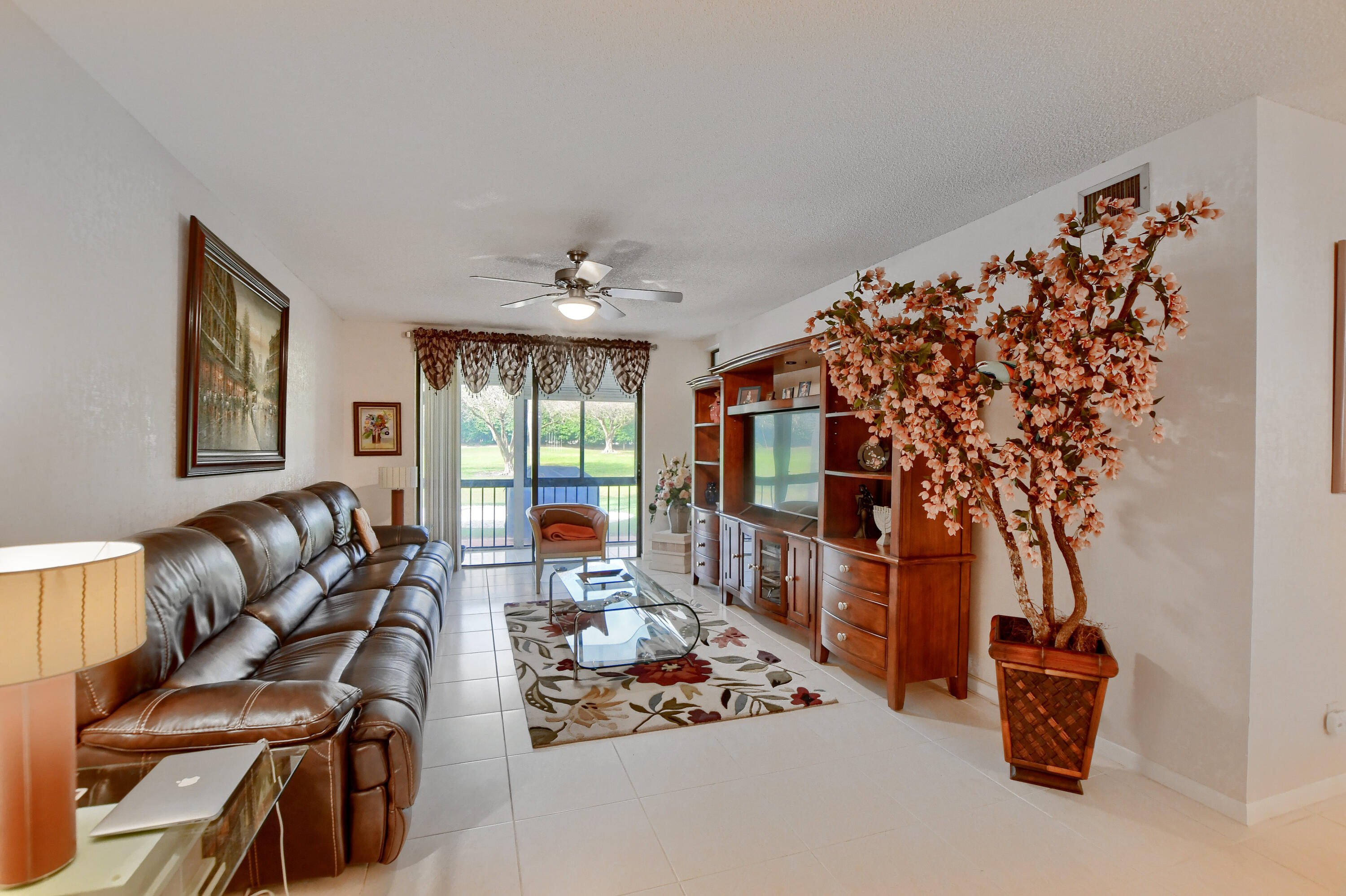 7834 La Mirada Drive, Unit 7834 Boca Raton, FL 33433 - Photo 10 of 32 living room