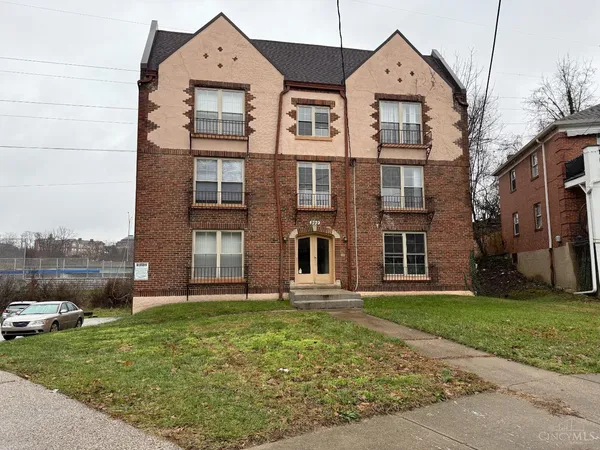 $825 | 999 Cleveland Avenue, Unit 2, Cincinnati, OH 45229