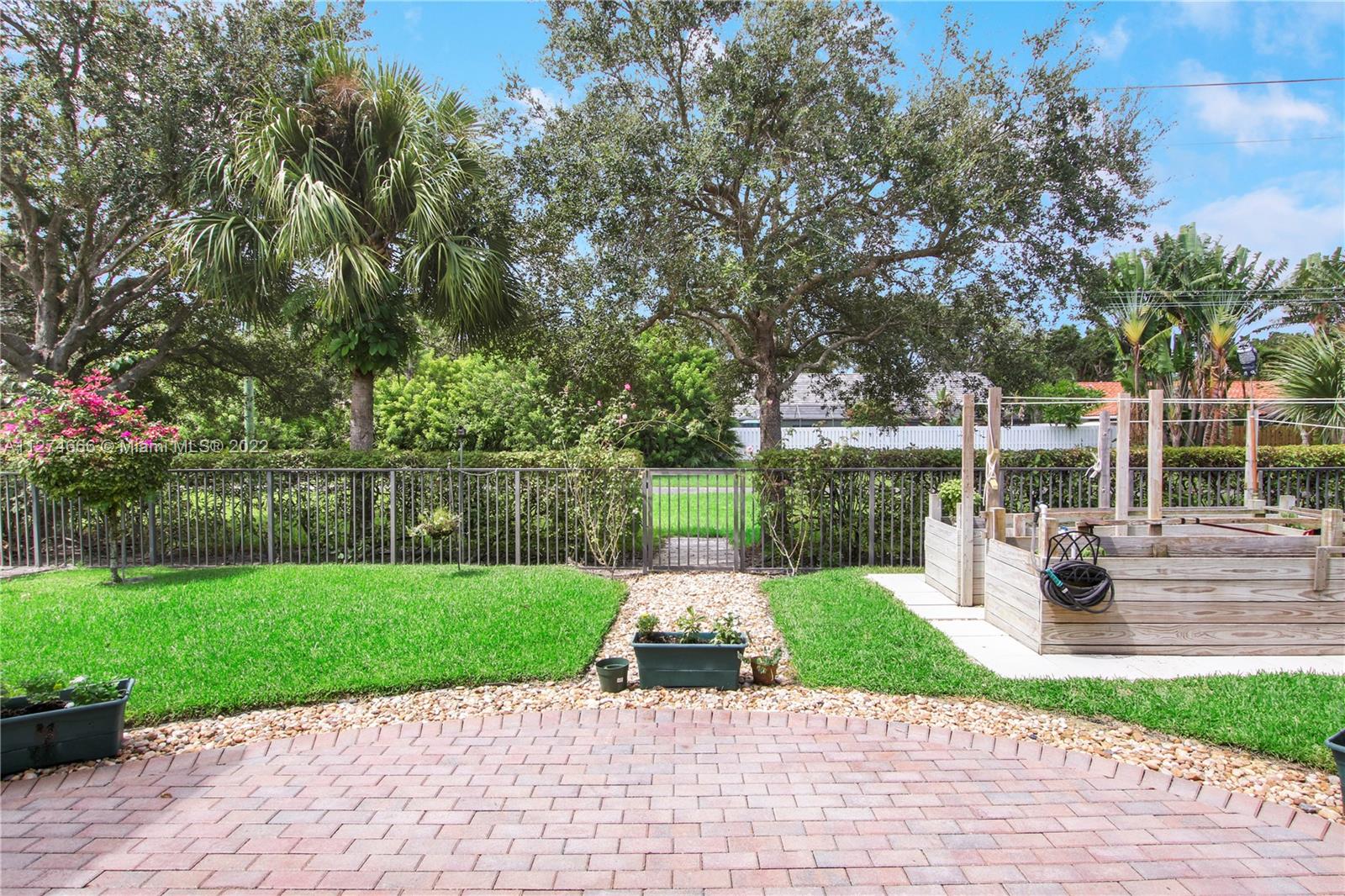 116 Via Rosina Jupiter, FL 33458 - Photo 25 of 32 a view of a garden with plants