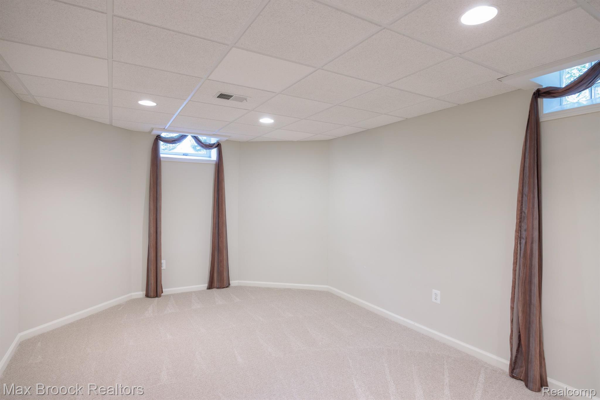 5744 Kirkridge Trail Rochester, MI 48306 - Photo 48 of 60 Gallery Image 48