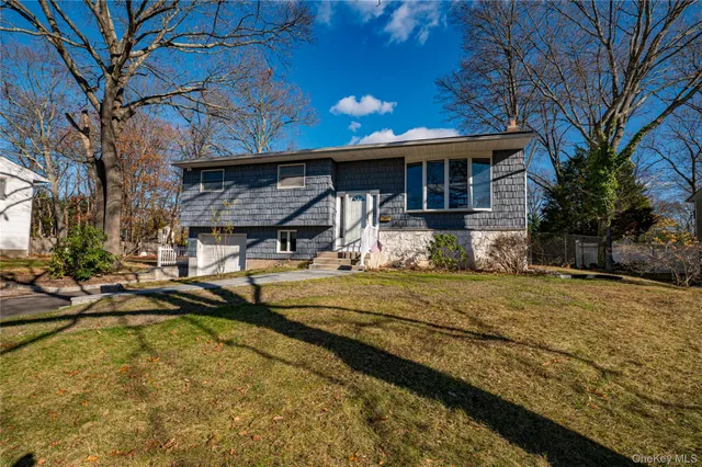 $725,000 | 5 Fiore Court, St. James, NY 11780