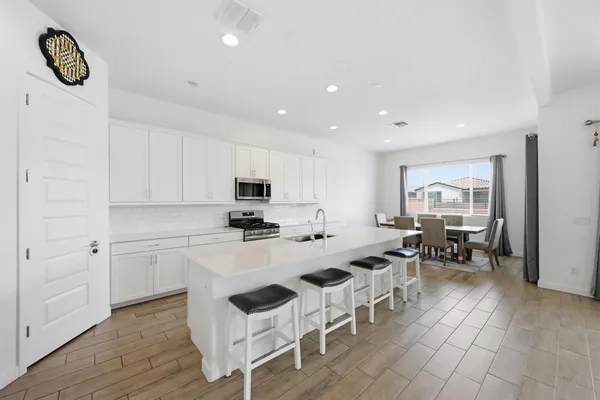 $3,200 | 4323 North 92nd Drive, Phoenix, AZ 85037