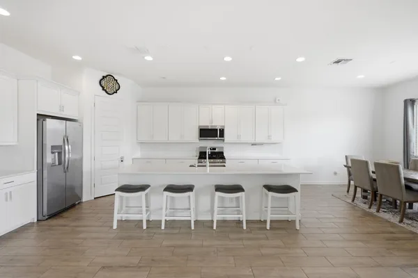 $3,200 | 4323 North 92nd Drive, Phoenix, AZ 85037