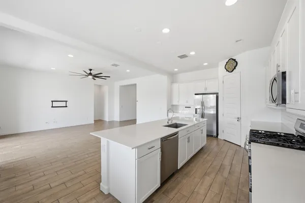 $3,200 | 4323 North 92nd Drive, Phoenix, AZ 85037