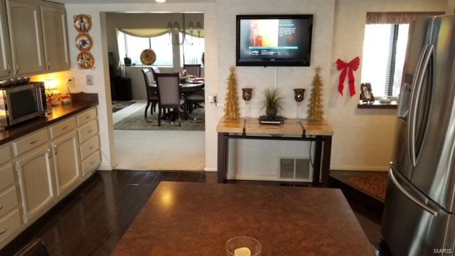 2 Handom Place St. Louis, MO 63114 - Photo 11 of 44