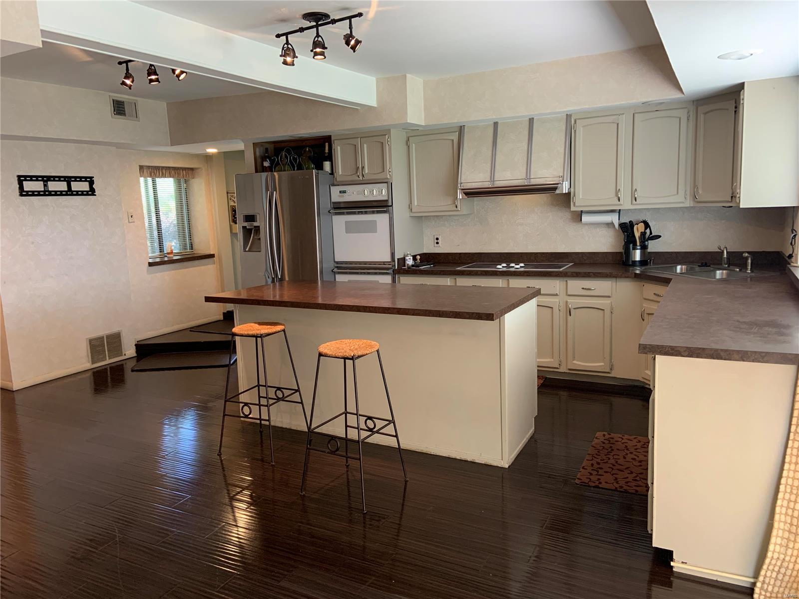 2 Handom Place St. Louis, MO 63114 - Photo 12 of 44