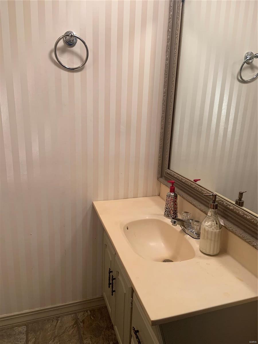 2 Handom Place St. Louis, MO 63114 - Photo 32 of 44