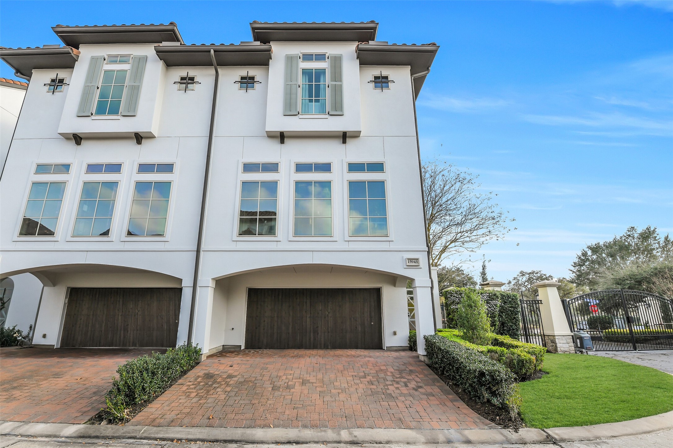 15943 Morgan Street Sugar Land, TX 77478 - Photo 1 of 41 a front view of a house with a garden