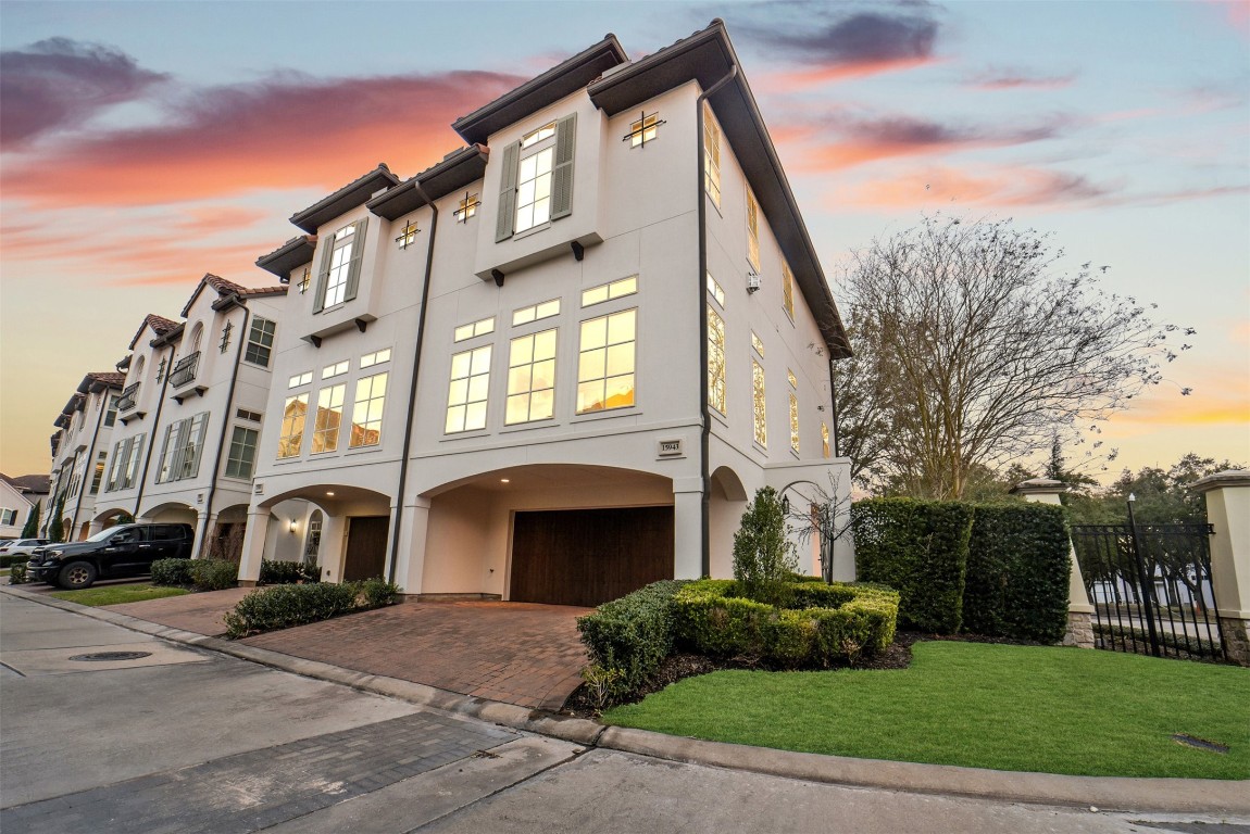 15943 Morgan Street Sugar Land, TX 77478 - Photo 35 of 41 a front view of a house with a garden