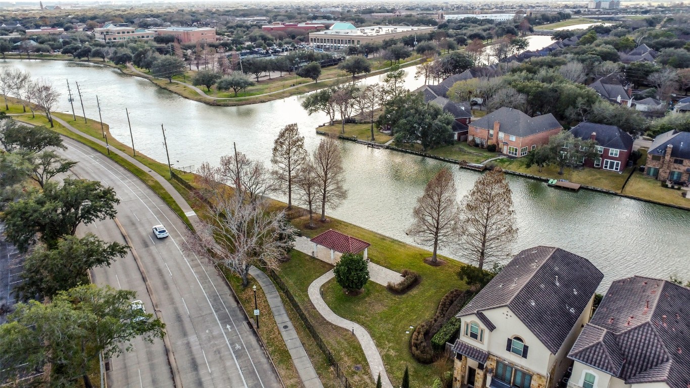 15943 Morgan Street Sugar Land, TX 77478 - Photo 41 of 41 a view of balcony with furniture