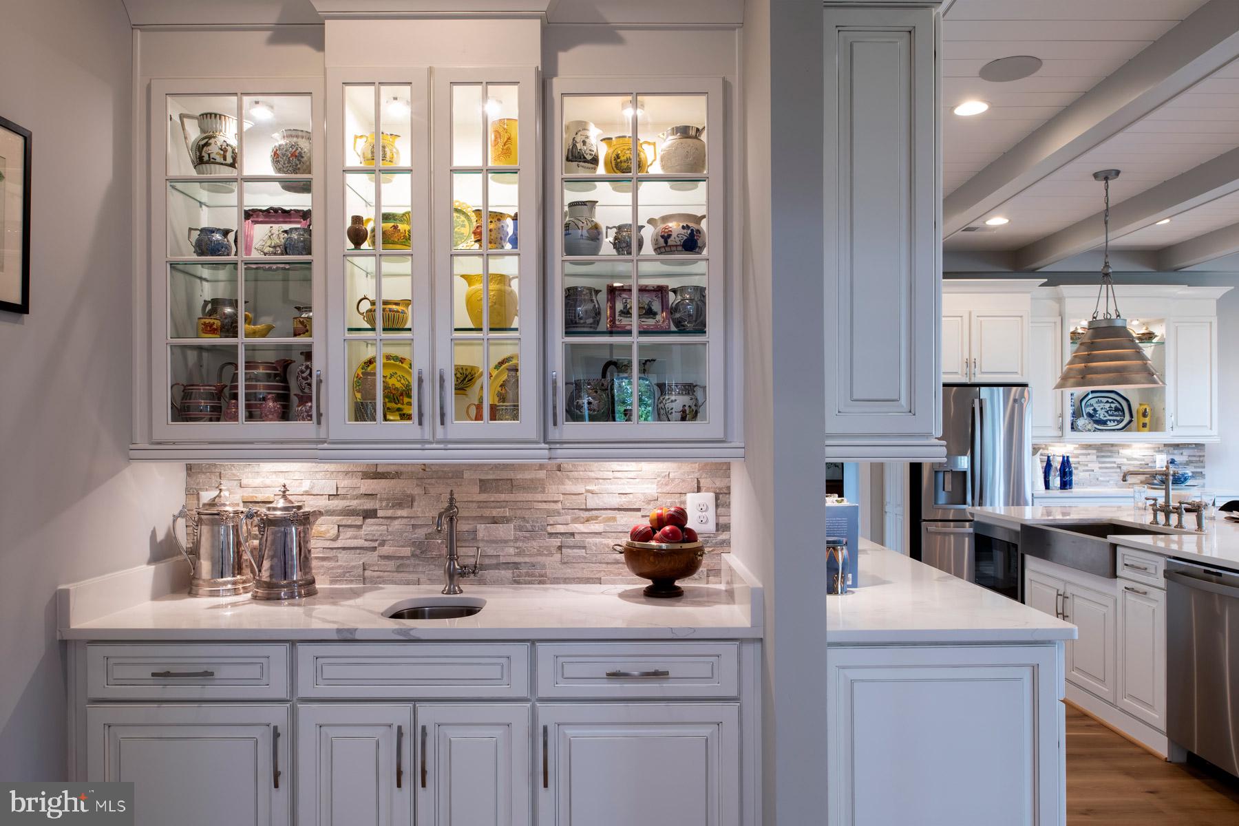 37092 Shoemaker School Road Purcellville, VA 20132 - Photo 10 of 24 Butler's Pantry
