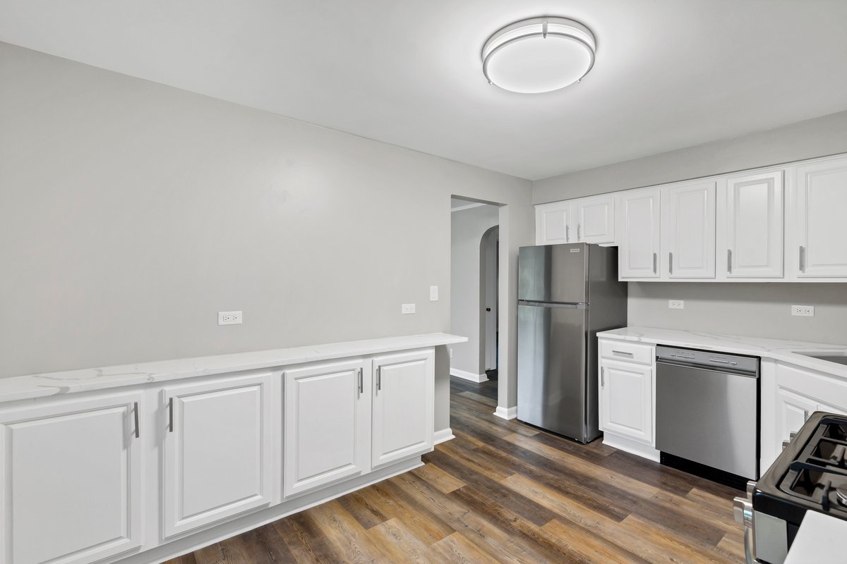 32910 North Meadow Road Grayslake, IL 60030 - Photo 4 of 10